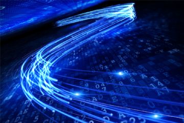 fasci di luce alta velocità azzurri su sfondo blu con numeri e lettere