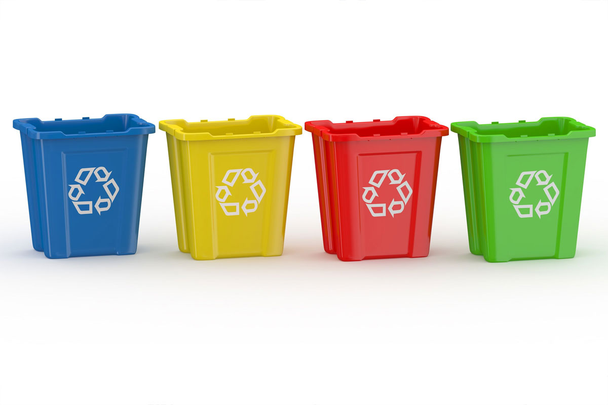 bidoni di vari colori per rifiuti